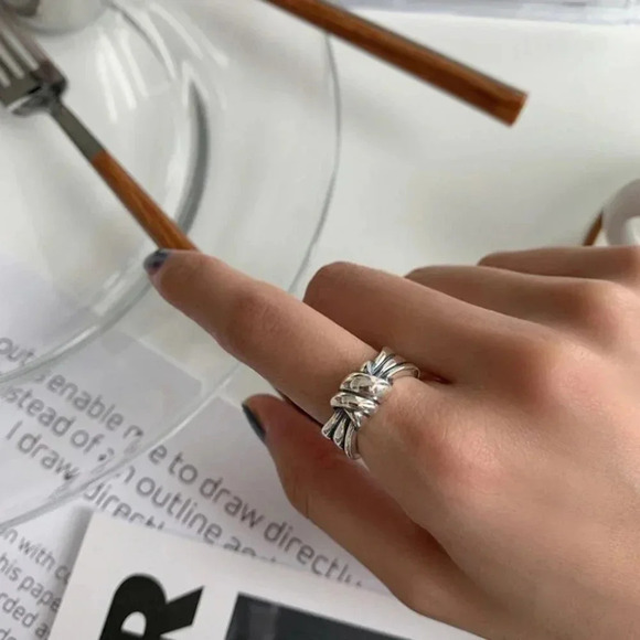 925 Sterling Silver Twist Knot Ring Size 8-9 - Picture 1 of 4